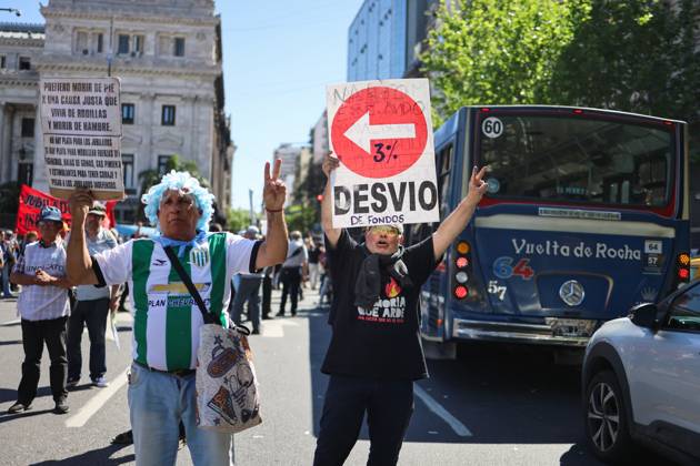 October 8, 2025, Buenos Aires, Buenos Aires, Argentina: Retirees and pensioners protest in the streets against President Javier Mileiâ€⠢s austerity measures in front of the National Congress. Buenos Aires Argentina - ZUMAp265 20251008_zip_p265_001 Copyright: xDelfinaxCorberaxPix