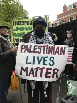 Pro-Palestine protest in London LONDON, ENGLAND - MAY 21: Demonstrators holding banners gather for a protest against Israel s attacks on Palestinians, and Tzipi Hotovely, Israeli Ambassador to London, in front of the Israel s Embassy in London, United Kingdom on May 21, 2021. Ingiltere World. Editorial use only. Please get in touch for any other usage. Copyright: x2025xAnadoluxZuhalxDemircix