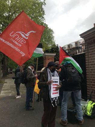 Pro-Palestine protest in London LONDON, ENGLAND - MAY 21: Demonstrators holding banners gather for a protest against Israel s attacks on Palestinians, and Tzipi Hotovely, Israeli Ambassador to London, in front of the Israel s Embassy in London, United Kingdom on May 21, 2021. Ingiltere World. Editorial use only. Please get in touch for any other usage. Copyright: x2025xAnadoluxZuhalxDemircix