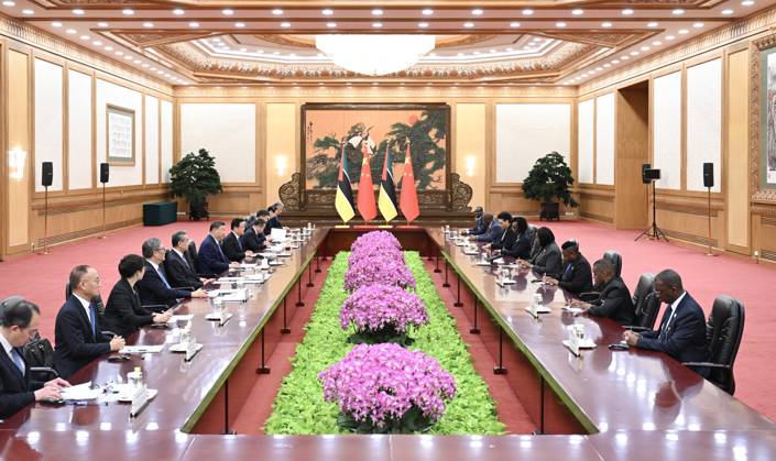 (251014) -- BEIJING, Oct. 14, 2025 -- Chinese President Xi Jinping meets with Prime Minister of Mozambique Maria Benvinda Delfina Levi, who is in Beijing for the Global Leaders Meeting on Women, at the Great Hall of the People in Beijing, capital of China, Oct. 14, 2025. ) CHINA-BEIJING-XI JINPING-MOZAMBICAN PM-MEETING (CN) XiexHuanchi