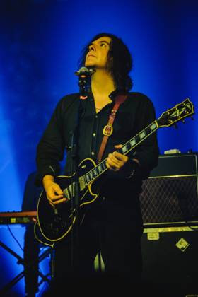Starsailor live in Bern, Switzerland Bern, Switzerland. 14th, October 2025. The English band Starsailor performs a live concert at Bierhübeli in Bern. Here guitarist Tony Foster is seen live on stage. Switzerland, Bern Copyright: xGonzalesxPhoto TilmanxJentzschx