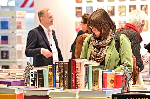 Frankfurt Book Fair 2025 Visitors to the Frankfurt Book Fair on 15 10 2025 20251015MWI090887