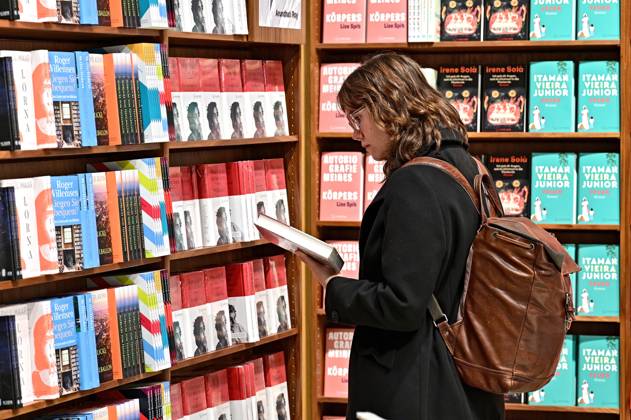 Frankfurt Book Fair 2025 Visitors to the Frankfurt Book Fair on 15 10 2025 20251015MWI090834