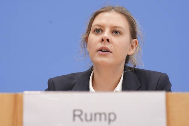 Federal Press Conference, Annual Report 2024 of the Petitions Committee Daniela Rump Chairwoman of the SPD during her remarks on the Annual Report 2024 of the Petitions Committee at the Federal Press Conference, Berlin, 15 10 2025 Berlin Berlin Germany