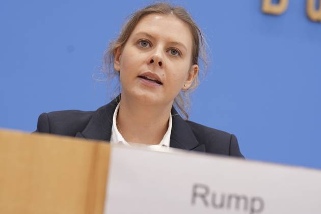 Federal Press Conference, Annual Report 2024 of the Petitions Committee Daniela Rump Chairwoman of the SPD in portrait during her remarks on the Annual Report 2024 of the Petitions Committee at the Federal Press Conference, Berlin, 15 10 2025 Berlin Berlin Germany