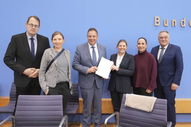 Federal Press Conference, Annual Report 2024 of the Petitions Committee Group photo l r Soeren Pellmann Chairman of DIE LINKE , Corinna Rueffer Chairman of BUENDNIS 90 DIE GRUENEN , Andreas Mattfeldt Spokesman of the CDU CSU parliamentary group