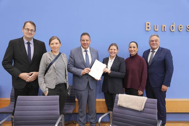 Federal Press Conference, Annual Report 2024 of the Petitions Committee Group photo l r Soeren Pellmann Chairman of DIE LINKE , Corinna Rueffer Chairman of BUENDNIS 90 DIE GRUENEN , Andreas Mattfeldt Spokesman of the CDU CSU parliamentary group
