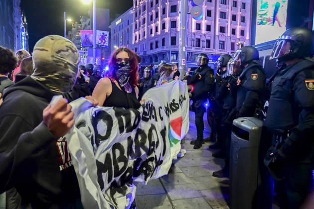 October 15, 2025, Madrid, Madrid, SPAIN: Protesters take part in a march in support of Palestine during the general strike on October 15 (15O) in Madrid, Spain. Thousands gathered to demand an end to the offensive in Gaza and to show solidarity with the Palestinian people. At the end of the demonstration, clashes broke out between a small group of protesters and SpainÃ¢â‚¬â ¢s National Police. Madrid SPAIN - ZUMAz108 20251015_znp_z108_131 Copyright: xRichardxZubelzux