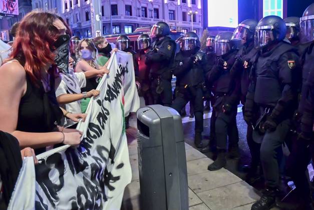 October 15, 2025, Madrid, Madrid, SPAIN: Protesters take part in a march in support of Palestine during the general strike on October 15 (15O) in Madrid, Spain. Thousands gathered to demand an end to the offensive in Gaza and to show solidarity with the Palestinian people. At the end of the demonstration, clashes broke out between a small group of protesters and SpainÃ¢â‚¬â ¢s National Police. Madrid SPAIN - ZUMAz108 20251015_znp_z108_137 Copyright: xRichardxZubelzux