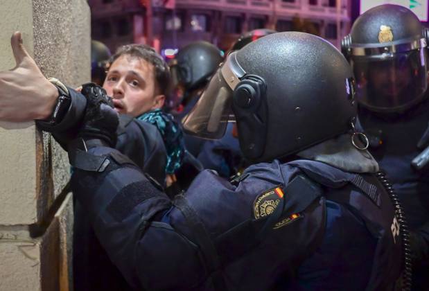 October 15, 2025, Madrid, Madrid, SPAIN: Protesters take part in a march in support of Palestine during the general strike on October 15 (15O) in Madrid, Spain. Thousands gathered to demand an end to the offensive in Gaza and to show solidarity with the Palestinian people. At the end of the demonstration, clashes broke out between a small group of protesters and SpainÃ¢â‚¬â ¢s National Police. Madrid SPAIN - ZUMAz108 20251015_znp_z108_145 Copyright: xRichardxZubelzux