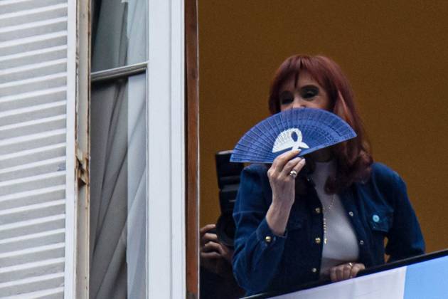 October 17, 2025, Buenos Aires, Buenos Aires, Argentina: On Peronist Loyalty Day, 80 years after October 17, 1945, Peronist protesters marched to greet Cristina Kirchner, the current leader of Peronism, at 1111 San Jose Street in Buenos Aires, where she is serving house arrest. Cristina greets her followers from the balcony of her home. Buenos Aires Argentina - ZUMAr233 20251017_zip_r233_006 Copyright: xMatiasxRosinganax