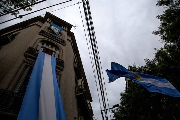October 17, 2025, Buenos Aires, Buenos Aires, Argentina: On Peronist Loyalty Day, 80 years after October 17, 1945, Peronist protesters marched to greet Cristina Kirchner, the current leader of Peronism, at 1111 San Jose Street in Buenos Aires, where she is serving house arrest. Cristina greets her followers from the balcony of her home. Buenos Aires Argentina - ZUMAr233 20251017_zip_r233_010 Copyright: xMatiasxRosinganax