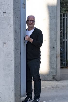 PEOPLE: Festival Lumiere - Lyon 18 10 2025 Thierry FrÃ maux lors du remake de la sortie des usines Lumiere durant le Festival Lumiere 2025 Ã Lyon le 18 10 2025. Photo Sandrine Thesillat  Copyright: xSandrinexThesillatx