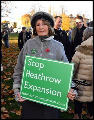 Image Licensed to Parsons Media. 19 11 2016. London, United Kingdom. Zac Goldsmith Heathrow rally. Richmond. Independent candidate for Richmond Zac Goldsmith s mother Lady Annabel Goldsmith, at a rally on Richmond Green, against the Heathrow expansion. Zac Goldsmith with supporters of NO to the 3rd Runway at Heathrow.  Copyright: xAndrewxParsonsx xParsonsxMediax PAR-3196-0020