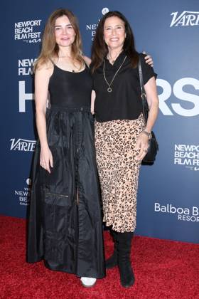 October 19, 2025, Newport Beach, Ca, USA: LOS ANGELES - OCT 19: Betsy Brandt, Mimi Rogers at the 2025 Newport Beach Film Festival HONORS at the Balboa Bay Club on October 19, 2025 in Newport Beach, CA Newport Beach USA - ZUMAnc22 20251019_zaa_nc22_179 Copyright: xKathyxHutchinsx
