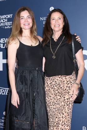 October 19, 2025, Newport Beach, Ca, USA: LOS ANGELES - OCT 19: Betsy Brandt, Mimi Rogers at the 2025 Newport Beach Film Festival HONORS at the Balboa Bay Club on October 19, 2025 in Newport Beach, CA Newport Beach USA - ZUMAnc22 20251019_zaa_nc22_181 Copyright: xKathyxHutchinsx