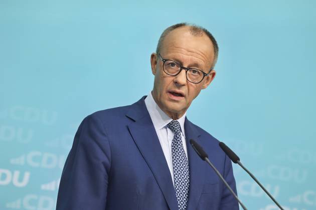 Bundeskanzler Friedrich Merz bei der Pressekonferenz im CDU Konrad Adenauer Haus. Die CDU beendet ihre Klausurtagung, in deren Mittelpunkt die Strategie für die fünf Landtagswahlen im nächsten Jahr steht. Vor allem geht es darum gehen, wie man dem Hauptgegner AfD begegnet. Berlin 20.10.25 Bundeskanzler Merz und Generalsekretär Linnemann bei PK in Berlin