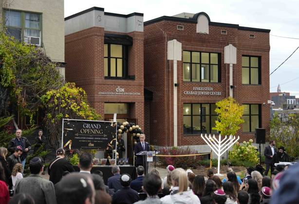 October 21, 2025, Ottawa, On, CAN: Prime Minister Mark Carney makes remarks at the opening of the Finkelstein Chabad Jewish Centre in Ottawa, on Tuesday, Oct. 21, 2025. Ottawa CAN - ZUMAc35_ 20251021_zaf_c35_187 Copyright: xJustinxTangx