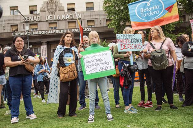 October 22, 2025, Buenos Aires, Buenos Aires, argentina: The Disability collective is marching from the National Congress to the Ministry of Health, demanding that Milei s government comply with the Emergency Disability Law. Buenos Aires argentina - ZUMAr233 20251022_zip_r233_003 Copyright: xMatiasxRosinganax