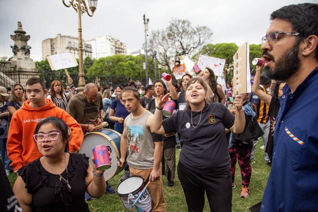 October 22, 2025, Buenos Aires, Buenos Aires, Argentina: The Disability collective is marching from the National Congress to the Ministry of Health, demanding that Milei s government comply with the Emergency Disability Law. Buenos Aires Argentina - ZUMAr233 20251022_zip_r233_004 Copyright: xMatiasxRosinganax