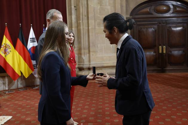 Spanish King Felipe VI and Queen Letizia with Princess Leonor de Borbon and Infant Sofia de Borbon during an audience with the awarded the Princess of Asturias awards 2025 in Oviedo, on Friday 24 October 2025 Cordon Press