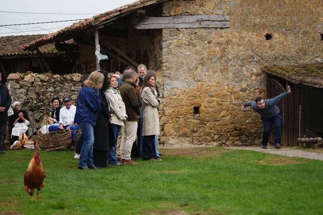 Spanish King Felipe VI and Queen Letizia with Princess of Asturias Leonor de Borbon during a visit to Valdesoto Siero as winner of the 36th annual Exemplary Village of Asturias Awards, Spain, on Saturday 25 October 202 Cordon Press