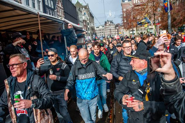 October 25, 2025, Amsterdam, North Holland, Netherlands: People of all ages are enjoying the music of the trucks. ADEV (Amsterdam Danst Ergens Voor), in English Amsterdam Dances For A Cause , organized for the 13th time its annual demonstration for squatting, free spaces, and affordable housing in the city. People danced, accompanied by large trucks and loud music systems, to reclaim more free spaces in the city. Amsterdam Netherlands - ZUMAs197 20251025_aaa_s197_448 Copyright: xAnaxFernandezx
