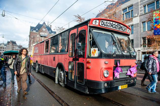 October 25, 2025, Amsterdam, North Holland, Netherlands: A bus is seen customized for the parade. ADEV (Amsterdam Danst Ergens Voor), in English Amsterdam Dances For A Cause , organized for the 13th time its annual demonstration for squatting, free spaces, and affordable housing in the city. People danced, accompanied by large trucks and loud music systems, to reclaim more free spaces in the city. Amsterdam Netherlands - ZUMAs197 20251025_aaa_s197_450 Copyright: xAnaxFernandezx