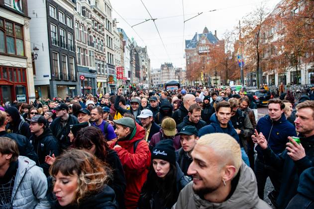 October 25, 2025, Amsterdam, North Holland, Netherlands: People are dancing behind the music trucks. ADEV (Amsterdam Danst Ergens Voor), in English Amsterdam Dances For A Cause , organized for the 13th time its annual demonstration for squatting, free spaces, and affordable housing in the city. People danced, accompanied by large trucks and loud music systems, to reclaim more free spaces in the city. Amsterdam Netherlands - ZUMAs197 20251025_aaa_s197_460 Copyright: xAnaxFernandezx