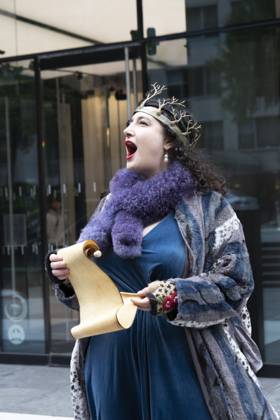 October 28, 2025, New York, New York, USA: A demonstrator wearing a crown dresses up as Queen Governor Hochul at a rally and picket against the Governor s recent climate policy announcement outside Hochul s New York City office. Climate activists say President Trump isn t a king and Governor Hochul isn t a Queen after she announced plans to delay the implementation of a state law set to begin January 1st that ends gas use in new construction. Demonstrators also denounce what they call the Governor s lurch to Trumpism for fast tracking the permitting for a fracked gas pipeline. The peaceful protest is organized by New York Communities For Change, Food and Water Watch NY and NYPIRG. New York USA - ZUMAr174 20251028_znp_r174_008 Copyright: xGinaxMxRandazzox