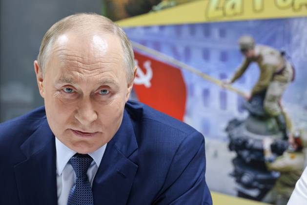 October 29, 2025, Moscow, Russia: Russia s President VLADIMIR PUTIN visits Mandryka Central Military Clinical Hospital Moscow Russia - ZUMAt113 20251029_zaa_t113_150 Copyright: xVladimirxGerdox