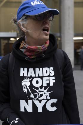 October 28, 2025, New York, New York, USA: A demonstrator wears a sweatshirt that reads HANDS OFF NYC with an image of the Statue of Liberty joining peaceful protesters chanting and holding signs outside of News Corp s Fox News Channel in midtown Manhattan. People with the activist groups Rise & Resist and Truth Tuesdays call for truth in journalism and denounce ICE, Federal troops sent to cities and Fox News as extremist right-wing propaganda in support of President Trump s administration. New York USA - ZUMAr174 20251028_znp_r174_030 Copyright: xGinaxMxRandazzox