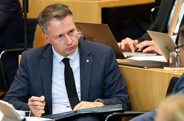 Special plenary session Thuringian state parliament 29 10 2025, Erfurt, Thuringian state parliament, plenary hall, special plenary session, 26 plenary session special plenary session, subject of negotiation are motions of the AfD Defending the rule of law, combating left-wing extremism in Thuringia, preventing left-wing terrorism, dissolving militant antifa in Thuringia in the picture Andre