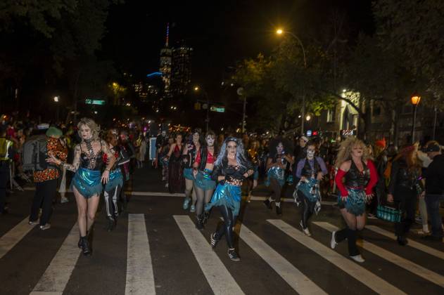 October 31, 2025, New York, New York, United States: Dancers perform in the 2025 New York City s 52nd Annual Village Halloween Parade. New York United States - ZUMAs197 20251031_aaa_s197_537 Copyright: xRonxAdarx
