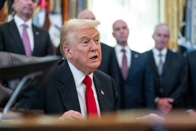 President Donald Trump makes an announcement on lowering drug prices President Donald Trump makes an announcement on lowering drug prices alongside pharmaceutical representatives and Cabinet members in the Oval Office, Thursday, November 6, 2025., Credit:Abe McNatt Avalon Copyright: xAbexMcNattx xAvalonx 1051130010