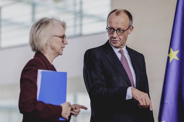 R L Friedrich Merz CDU , Federal Chancellor, and Monika Schnitzer, Chairwoman of the German Council of Economic Experts, at the presentation of the annual report of the German Council of Economic Experts to the Federal Chancellor in Berlin, 12 11 2025 Berlin Germany Copyright: xFlorianxGaertnerx
