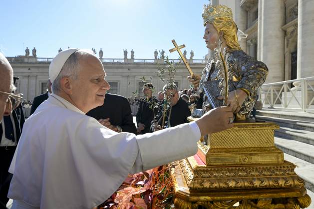 Italy, Rome, Vatican 2025 11 12 Pope Leo XIV during his weekly general audience in St. Peter s Square. Photograph by VATICAN MEDIA Catholic Press Photo RESTRICTED TO EDITORIAL USE - NO MARKETING - NO ADVERTISING CAMPAIGNS. Copyright: xSimonexRisolutix xipa-agency.netx xVATICANxMEDIA CPPx IPA_Agency_IPA67866075