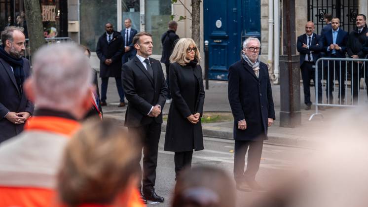 President Emmanuel Macron, Brigitte Macron, Philippe Duperron, president of the association 13ONZE15 during the tribute to the victims of the 13 November 2015 attacks in front of the Bataclan ten years after 13 November 2025 Charles Cohen Boyer Bestimage Tribute to the victims of the 13 November 2015 attacks in front of the Bataclan ten years after 13 November 2025 Paris France Copyright: xCharlesxCohenxBoyer BestimagexCharlesxCohenxBoyer Bestimagex