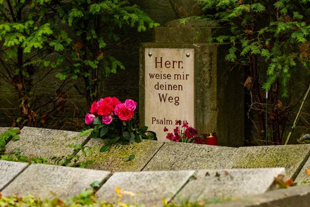 Sunday of the dead walk and photo reportage on November 16, 2025 at the Dorotheenstädtischer Friedhof II on Liesenstraße in Berlin Mitte Berlin Berlin Germany H0A7539