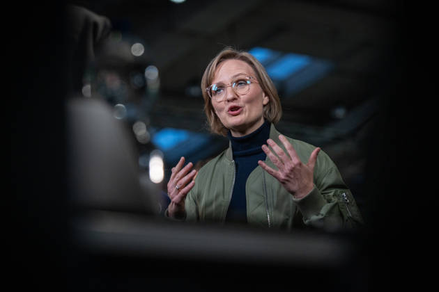 Franziska Brantner, Bundesvorsitzende, gibt ein TV-Interview am Rande des Parteitags;Bündnis 90 Die Grünen Bundesparteitag 51. Bundesdelegiertenkonferenz in Hannover, Hannover Niedersachsen Deutschland Messe, Halle 7