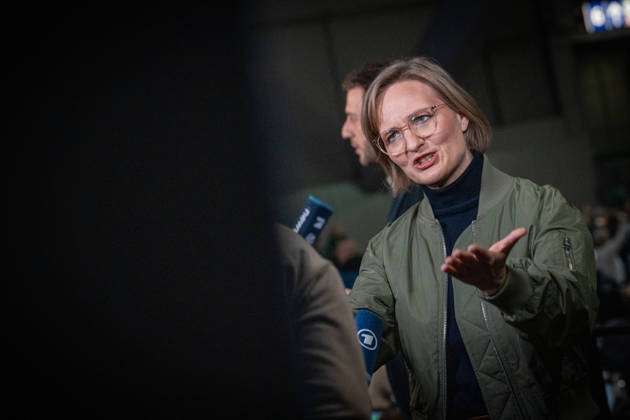 Franziska Brantner, Federal Chairwoman, gives a TV interview on the sidelines of the party conference, in the background Felix Banaszak, Federal Chairman Bündnis 90 Die Grünen Federal Party Conference 51 Federal Delegates Conference in Hanover, Hanover Lower Saxony Germany Trade Fair, Hall 7