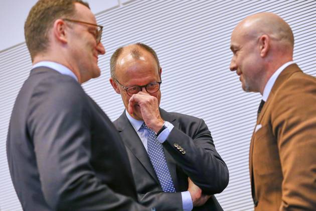 Berlin, Germany, 02 12 2025 German Bundestag Union parliamentary group meeting L R parliamentary group leader Jens Spahn CDU , Federal Chancellor Friedrich Merz CDU , CSU regional group leader Alexander Hoffmann Copyright: xdtsxNachrichtenagenturx dts_96537