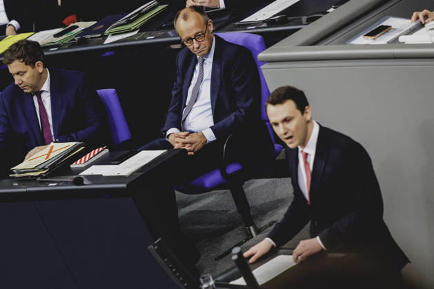 L R Friedrich Merz CDU , Federal Chancellor, and Pascal Reddig, Member of the German Bundestag CDU and Chairman of the Young Group of the CDU CSU, recorded during the debate on the pension package in the German Bundestag in Berlin, 05 12 2025 The Young Group of the CDU CSU parliamentary group threatens to reject the package, which could lead to a cri Copyright: xFlorianxGaertnerx