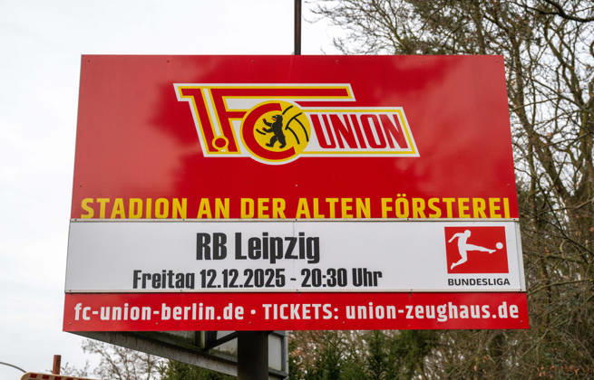 Soccer, Men, Season 2025 2026, 1 Bundesliga, 1 FC Union Berlin, Scoreboard with the match 1 FC Union RB Leipzig on 12 12 2025 in front of the office, 11 12 2025, Copyright: xMatthiasxKochx