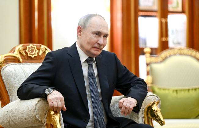 Turkmenistan Russia 9069822 12.12.2025 Russian President Vladimir Putin attends a meeting with Chairman of the People s Council of Turkmenistan (Khalk Maslahaty) Gurbanguly Berdimuhamedov in Ashgabat, Turkmenistan. Kristina Kormilitsyna Sputnik Ashgabad Turkmenistan Copyright: xKristinaxKormilitsynax
