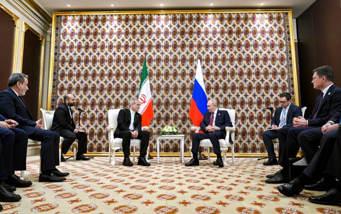 Turkmenistan Russia 9069966 12.12.2025 Iranian President Masoud Pezeshkian and Russian President Vladimir Putin attend a meeting in Ashgabat, Turkmenistan. Kristina Kormilitsyna Sputnik Ashgabat Turkmenistan Copyright: xKristinaxKormilitsynax