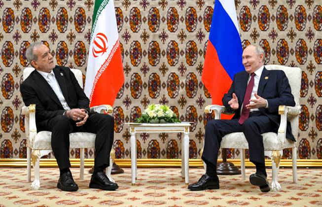 Turkmenistan Russia 9069971 12.12.2025 Iranian President Masoud Pezeshkian and Russian President Vladimir Putin attend a meeting in Ashgabat, Turkmenistan. Kristina Kormilitsyna Sputnik Ashgabat Turkmenistan Copyright: xKristinaxKormilitsynax