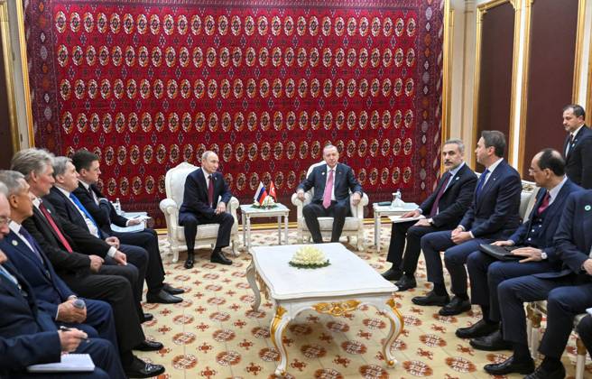 Turkmenistan Russia 9070045 12.12.2025 Russian President Vladimir Putin and Turkish President Recep Tayyip Erdogan attend a meeting in Ashgabat, Turkmenistan. Kristina Kormilitsyna Sputnik Ashgabat Turkmenistan  Copyright: xKristinaxKormilitsynax