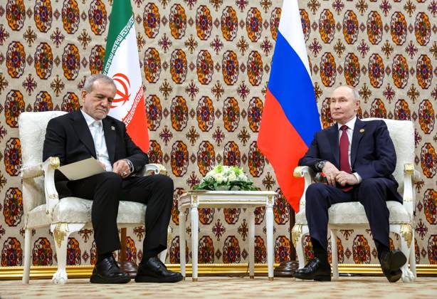 Turkmenistan Russia 9070071 12.12.2025 Iranian President Masoud Pezeshkian and Russian President Vladimir Putin attend a meeting in Ashgabat, Turkmenistan. Alexander Kazakov Sputnik Ashgabat Turkmenistan Copyright: xAlexanderxKazakovx
