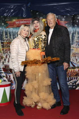 Eduard Geyer with his wife Angelika Geyer at the premiere of the 28 Dresden Christmas Circus on Washingtonstraße Dresden, 12 12 2025 Foto:xM.xWehnertx xFuturexImagex weihnachtscircus_dresden_5216